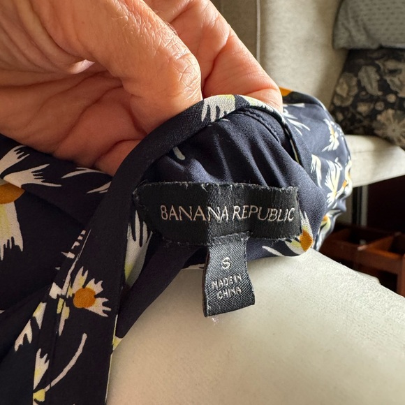 Banana Republic Dress Dark Blue with yellow flowers, tie waist size small - Picture 3 of 4